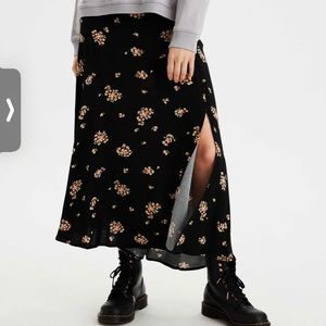 AMERICAN EAGLE OUTFITTERS MIDI SKIRT